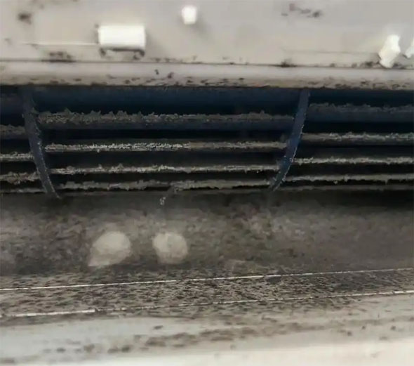 高港空调吹的风有股烧焦味是怎么回事